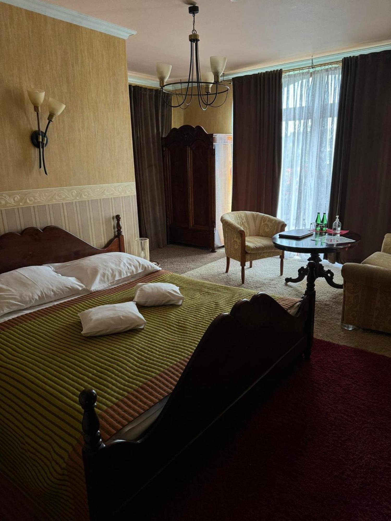 Hotel Palacyk Konin Екстер'єр фото