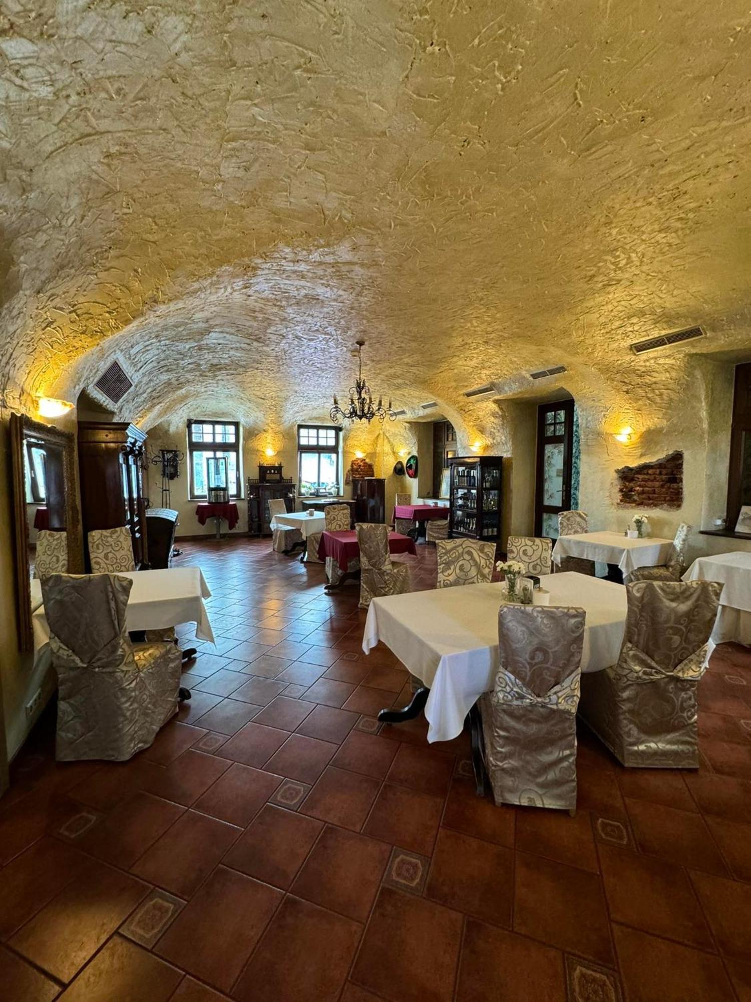 Hotel Palacyk Konin Екстер'єр фото