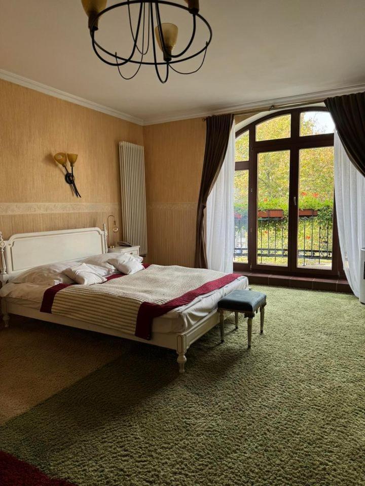 Hotel Palacyk Konin Екстер'єр фото