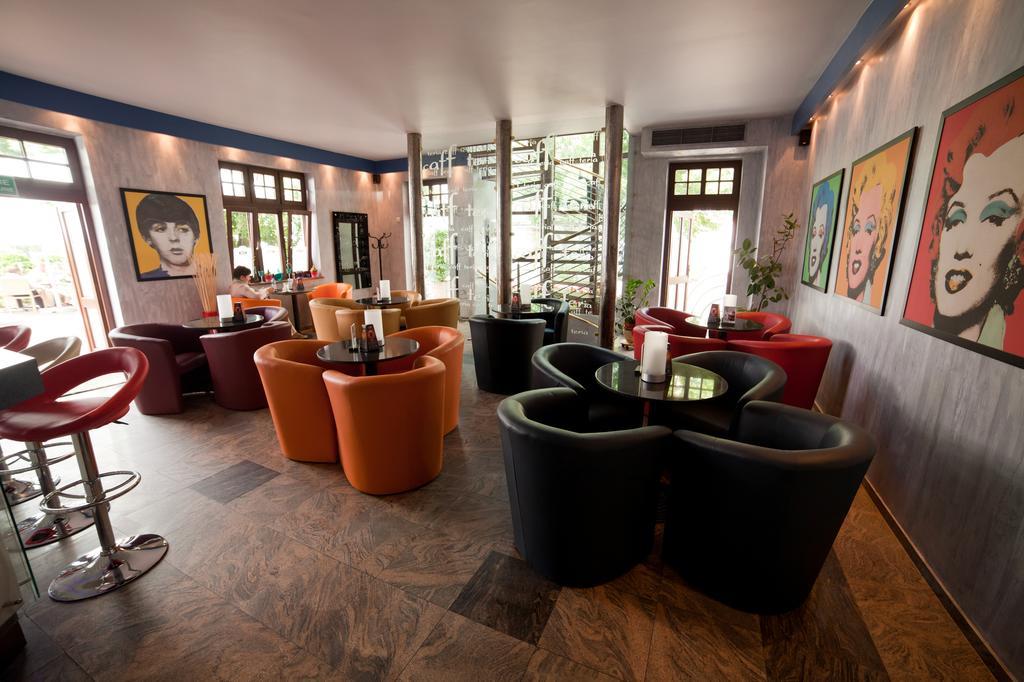 Hotel Palacyk Konin Екстер'єр фото
