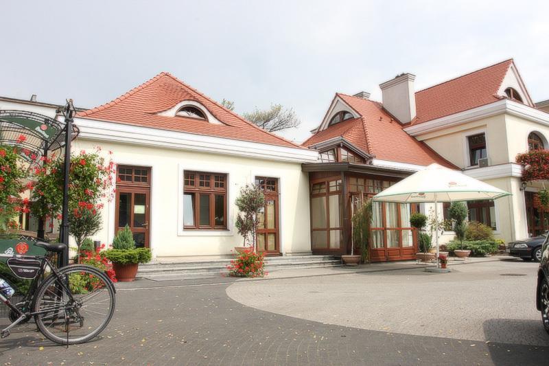 Hotel Palacyk Konin Екстер'єр фото